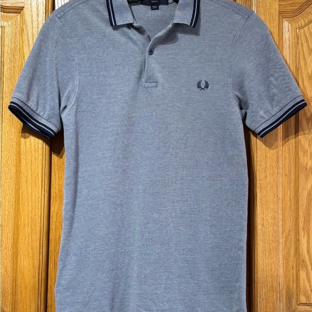 Fred Perry Gray with Blue Trim Polo Shirt Men’s XS EUC